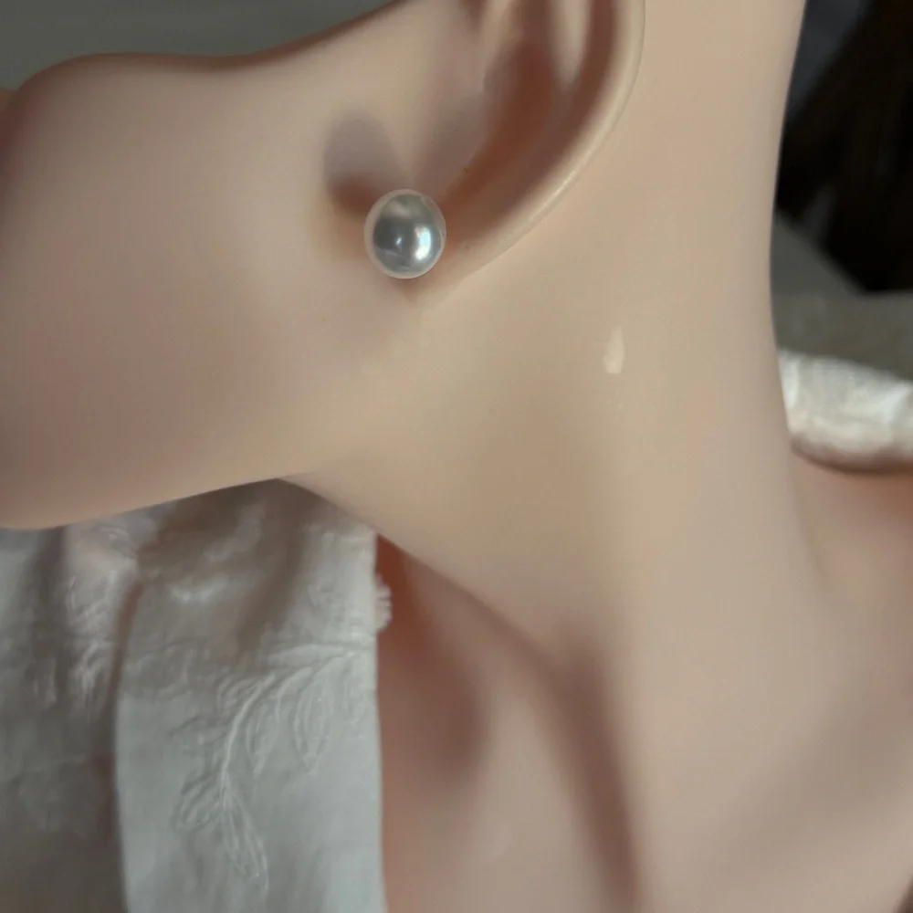 Classic Pearl Stud Earrings ✨ - Picture 6 of 10